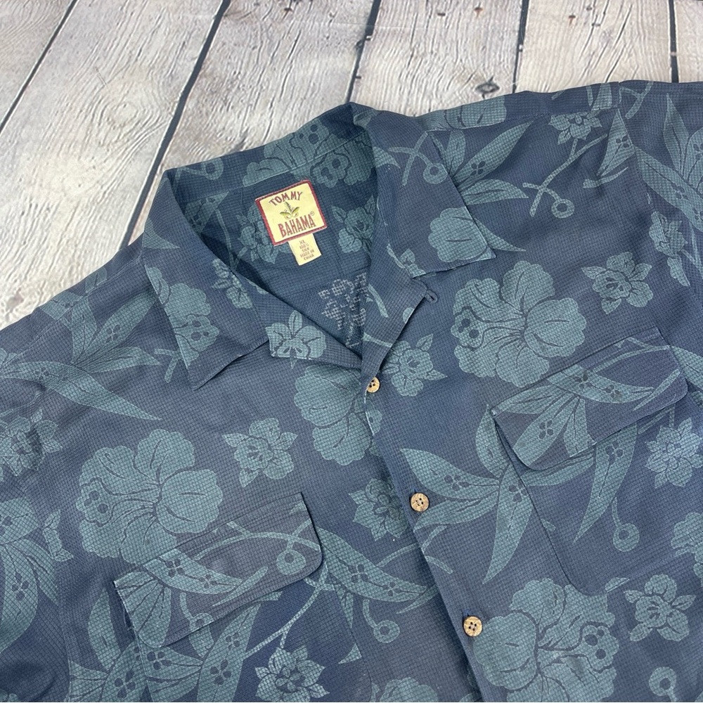Tommy‎ Bahama Shirt Men’s XL Blue Short Sleeve Hibiscus Floral Vintage Hawaiian